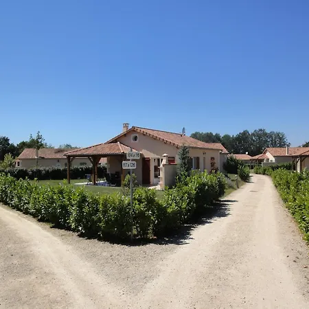 With Fire Place, In Loire Region, Cleaning Included Villa Les Forges (Deux-Sevres)